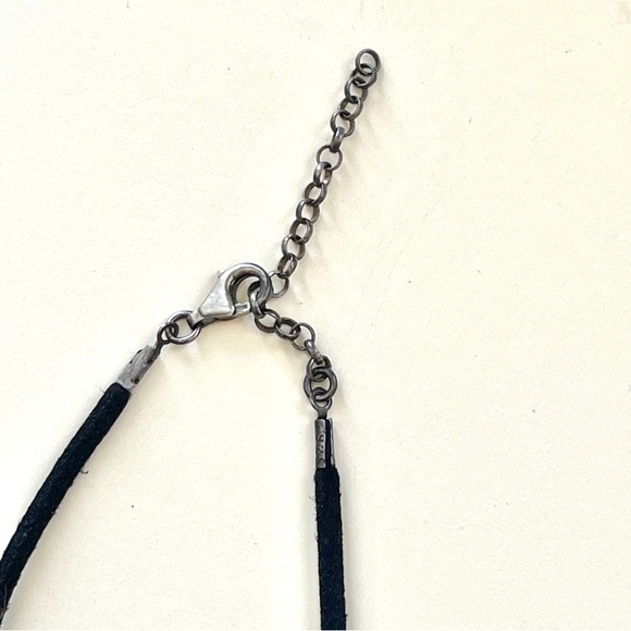 vintage • white marble stone pendant with engraved details on suede necklace - Picture 6 of 13